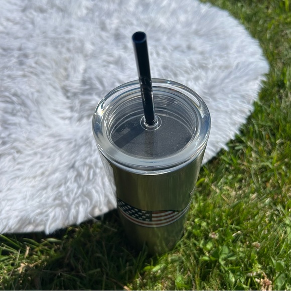 Vineyard Vines for Target American Flag Whale Lidded Tumbler 22.5 oz NEW - Picture 9 of 11